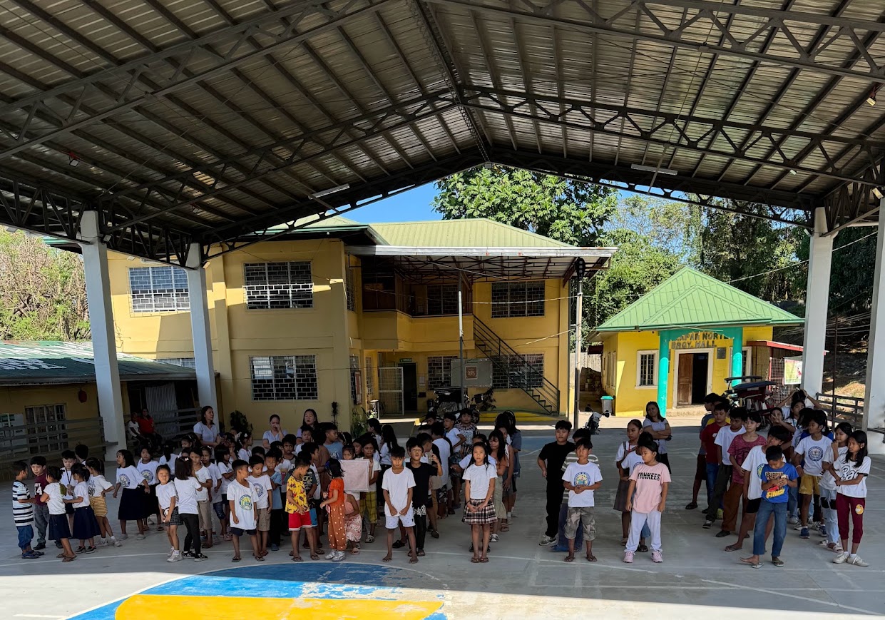 The full school community assembled at Palapar Norte.