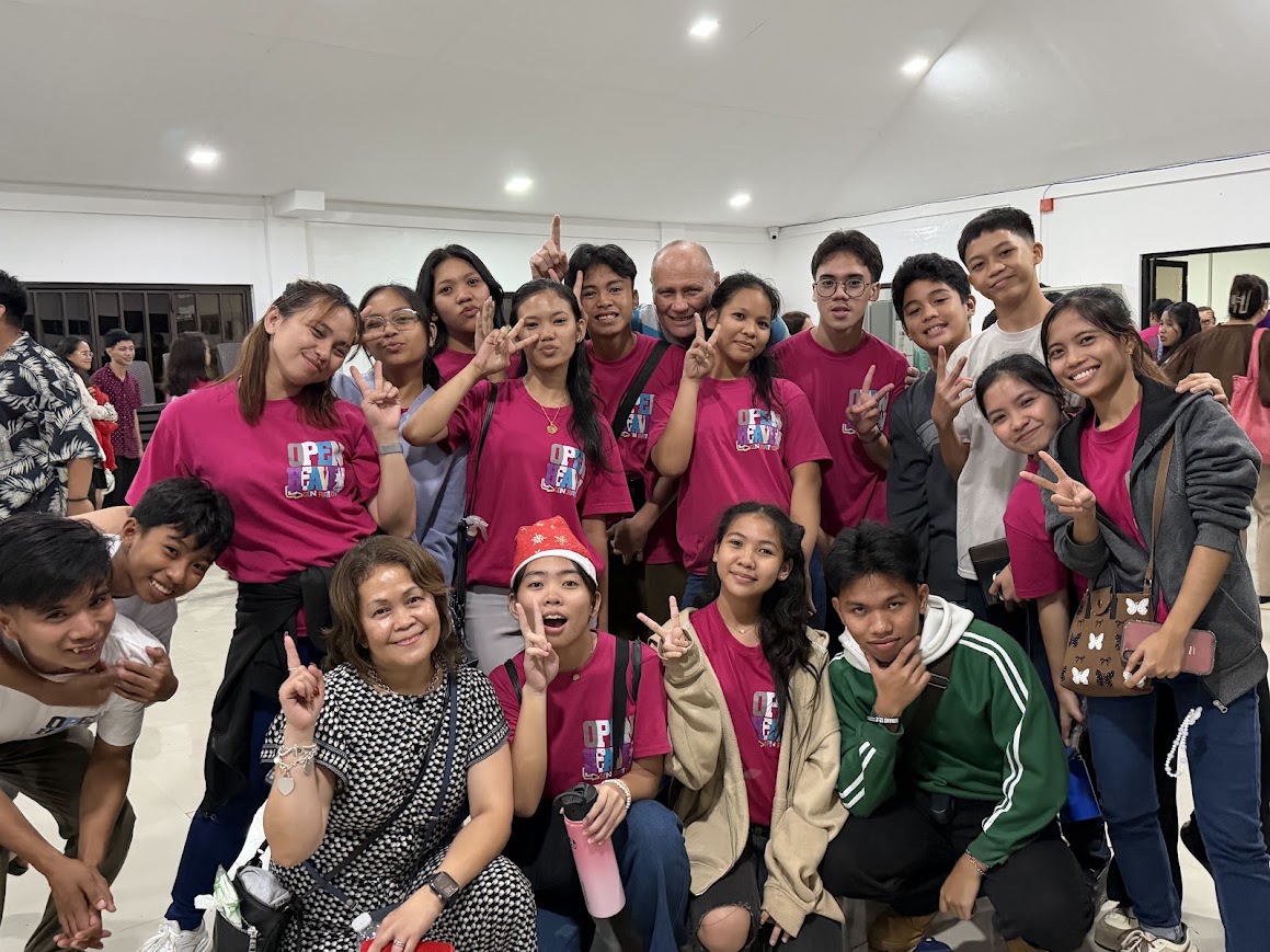 The youth team and leaders, one more take.